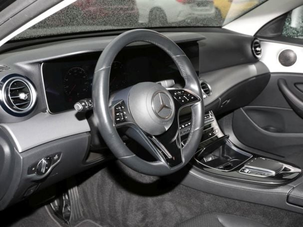 Mercedes-Benz E 220 d T Avantgarde MBUX Navi EasyPack DAB LED Mercedes-Benz E 220 d T Avantgarde MBUX Navi EasyPack DAB LED