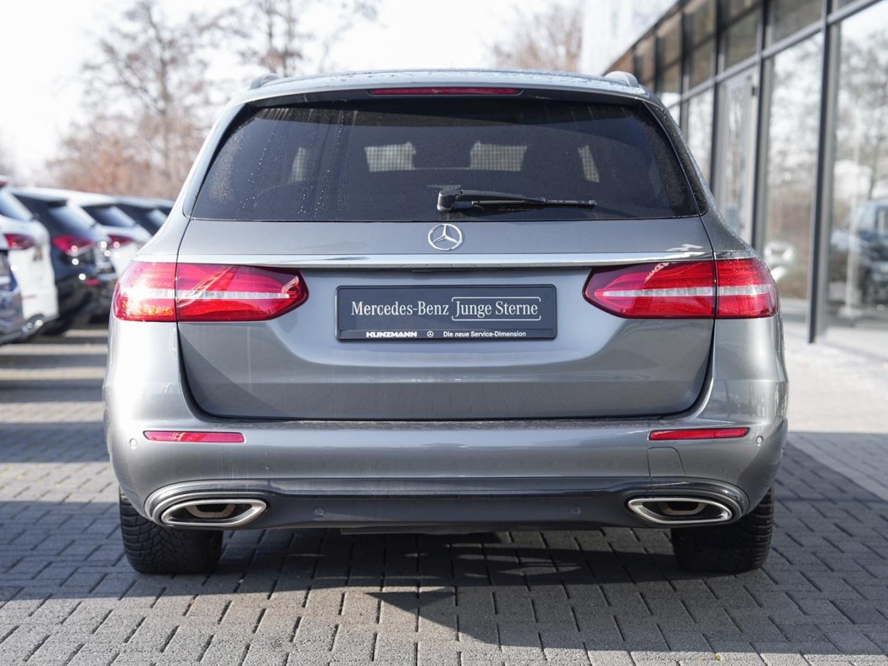 Mercedes-Benz E 250 T Avantgarde Night Panorama EasyPack ParkP