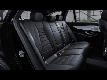 Mercedes-Benz E 300 d 4M T AMG Night Distronic+ AHK 360° HUD