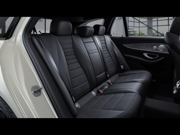 Mercedes-Benz E 300 de 4M T AMG Night 360° Distronic+ HUD AHK Mercedes-Benz E 300 de 4M T AMG Night 360° Distronic+ HUD AHK