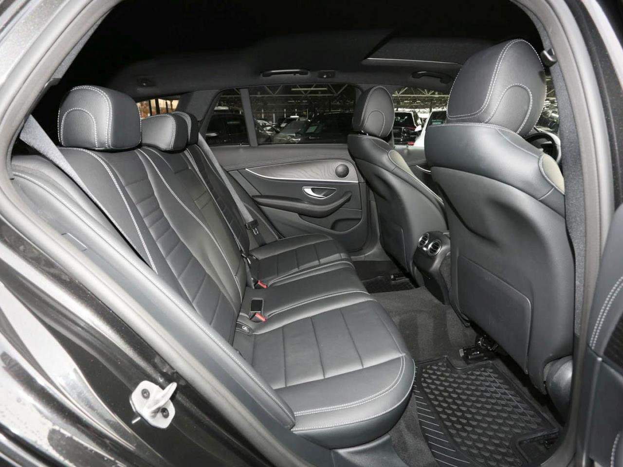 Mercedes-Benz E 300 de 4M T AMG/Avantgarde Schiebedach AHK