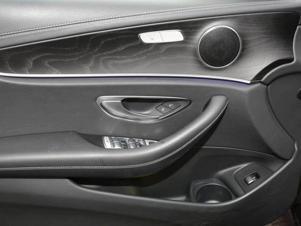 Mercedes-Benz E 300 de 4M T AMG/Avantgarde Schiebedach AHK