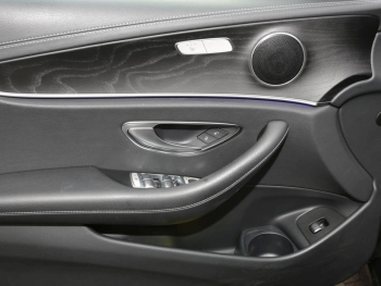 Mercedes-Benz E 300 de 4M T AMG/Avantgarde Schiebedach AHK