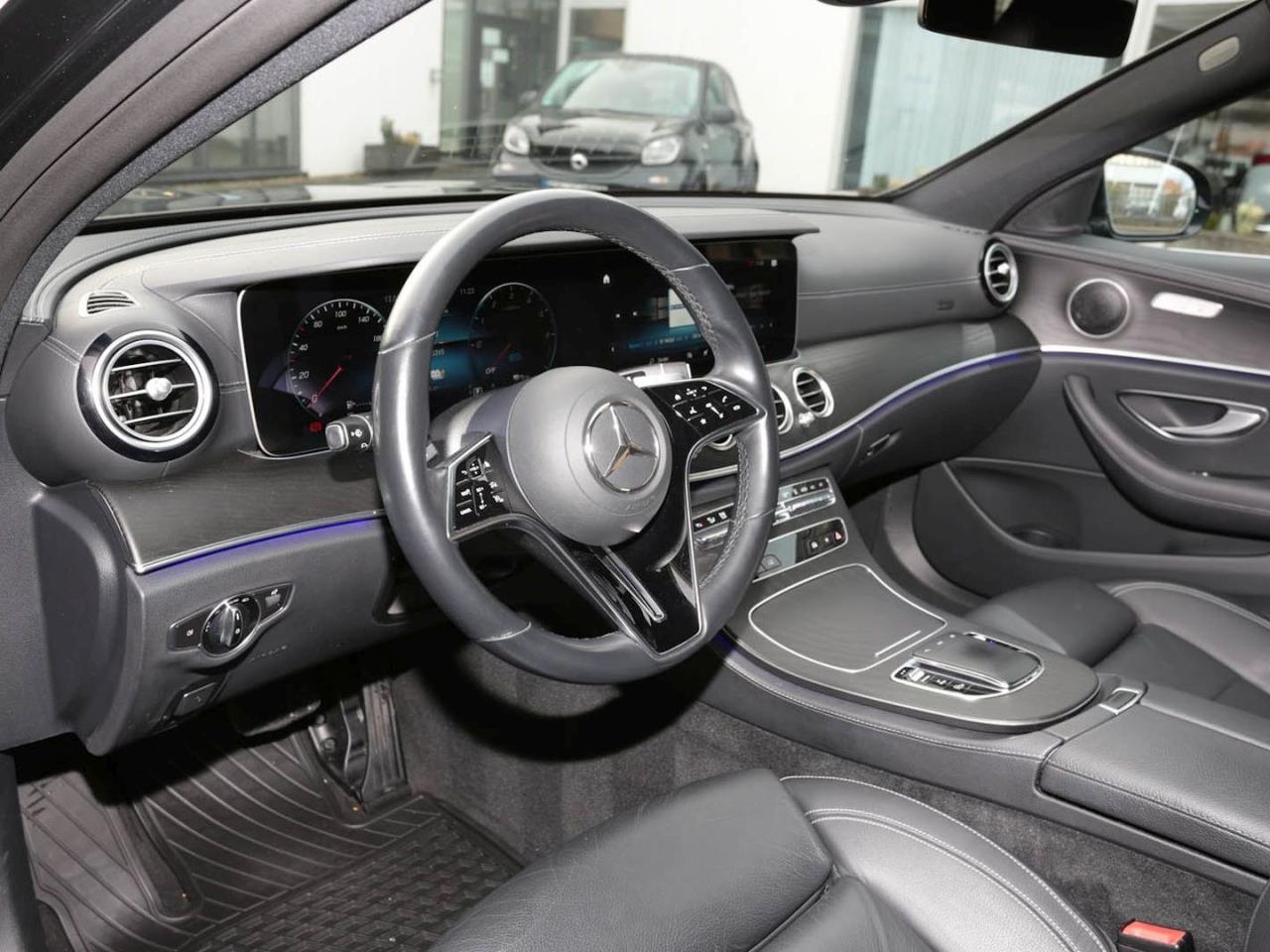 Mercedes-Benz E 300 de 4M T AMG/Avantgarde Schiebedach AHK