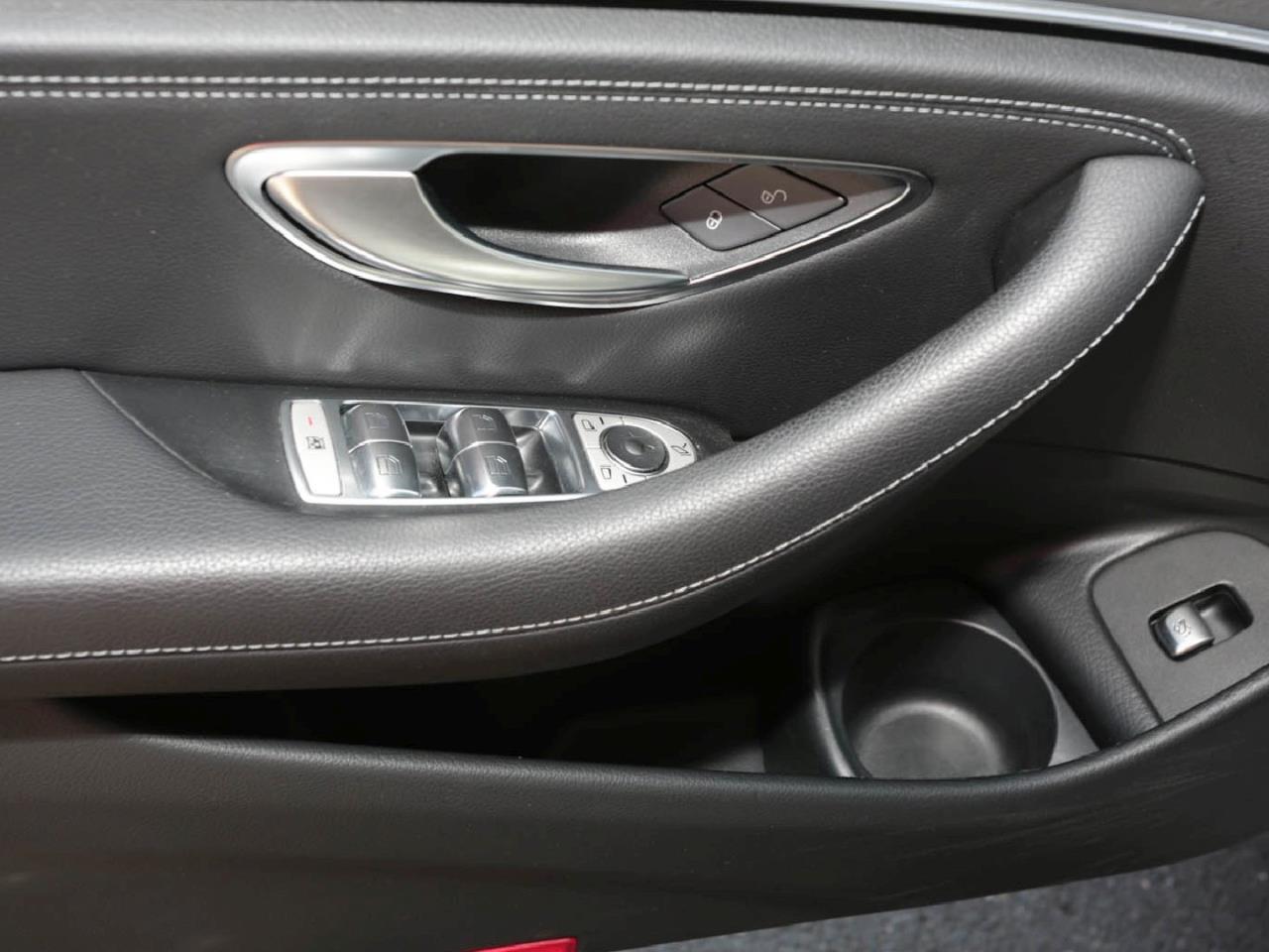 Mercedes-Benz E 300 de 4M T AMG Night Distronic+ Burmester HUD Mercedes-Benz E 300 de 4M T AMG Night Distronic+ Burmester HUD