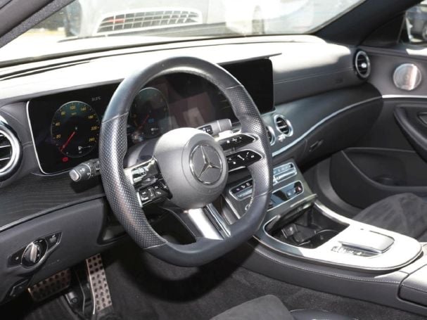 Mercedes-Benz E 300 de 4M T AMG Night Distronic+ Burmester HUD Mercedes-Benz E 300 de 4M T AMG Night Distronic+ Burmester HUD
