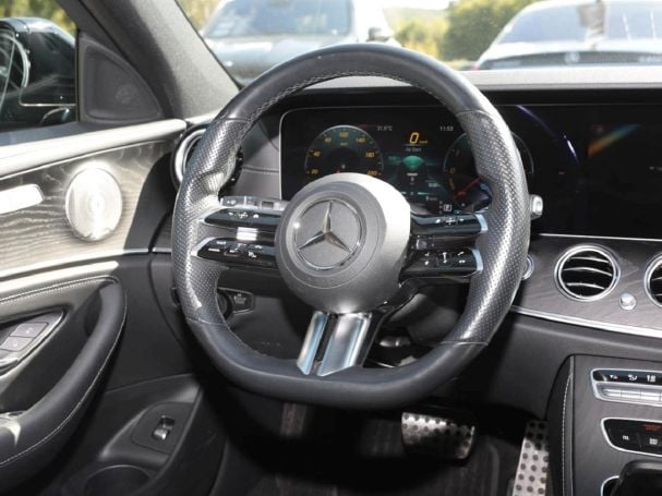 Mercedes-Benz E 300 de 4M T AMG Night Distronic+ Burmester HUD Mercedes-Benz E 300 de 4M T AMG Night Distronic+ Burmester HUD