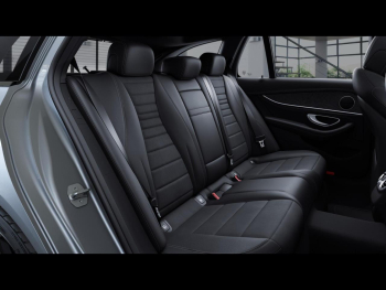 Mercedes-Benz E 300 de 4M T AMG Night Panorama AHK EasyP Kamera
