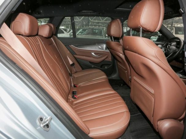 Mercedes-Benz E 300 de 4M T Avantgarde Night AHK Schiebedach Mercedes-Benz E 300 de 4M T Avantgarde Night AHK Schiebedach