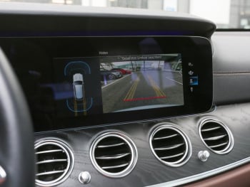 Mercedes-Benz E 300 de 4M T Avantgarde Night AHK Schiebedach Mercedes-Benz E 300 de 4M T Avantgarde Night AHK Schiebedach