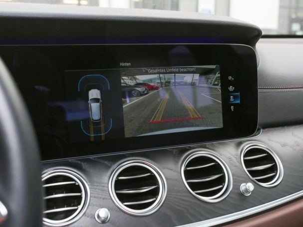 Mercedes-Benz E 300 de 4M T Avantgarde Night AHK Schiebedach Mercedes-Benz E 300 de 4M T Avantgarde Night AHK Schiebedach