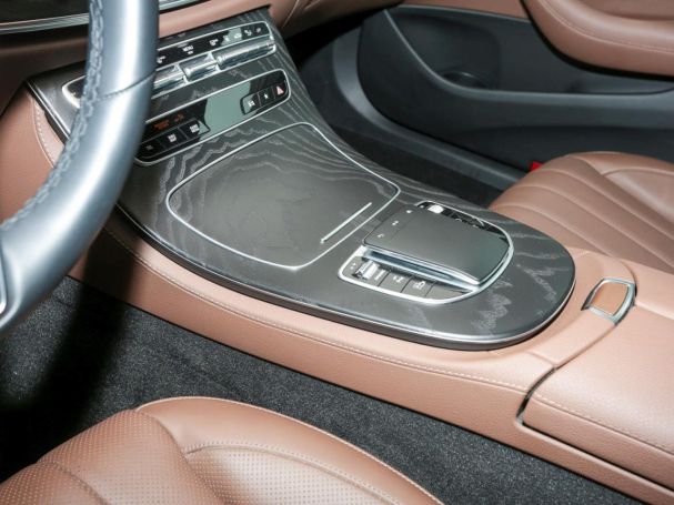 Mercedes-Benz E 300 de 4M T Avantgarde Night AHK Schiebedach Mercedes-Benz E 300 de 4M T Avantgarde Night AHK Schiebedach