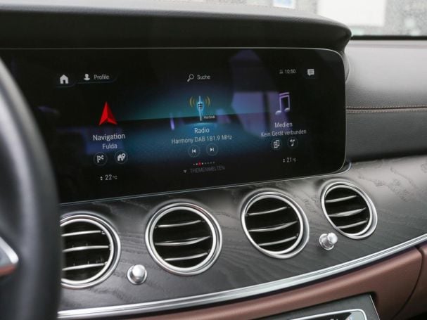 Mercedes-Benz E 300 de 4M T Avantgarde Night AHK Schiebedach Mercedes-Benz E 300 de 4M T Avantgarde Night AHK Schiebedach