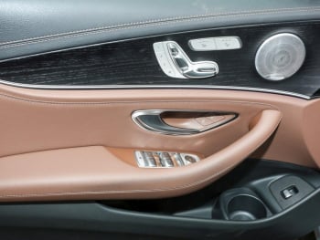 Mercedes-Benz E 300 de 4M T Avantgarde Night AHK Schiebedach