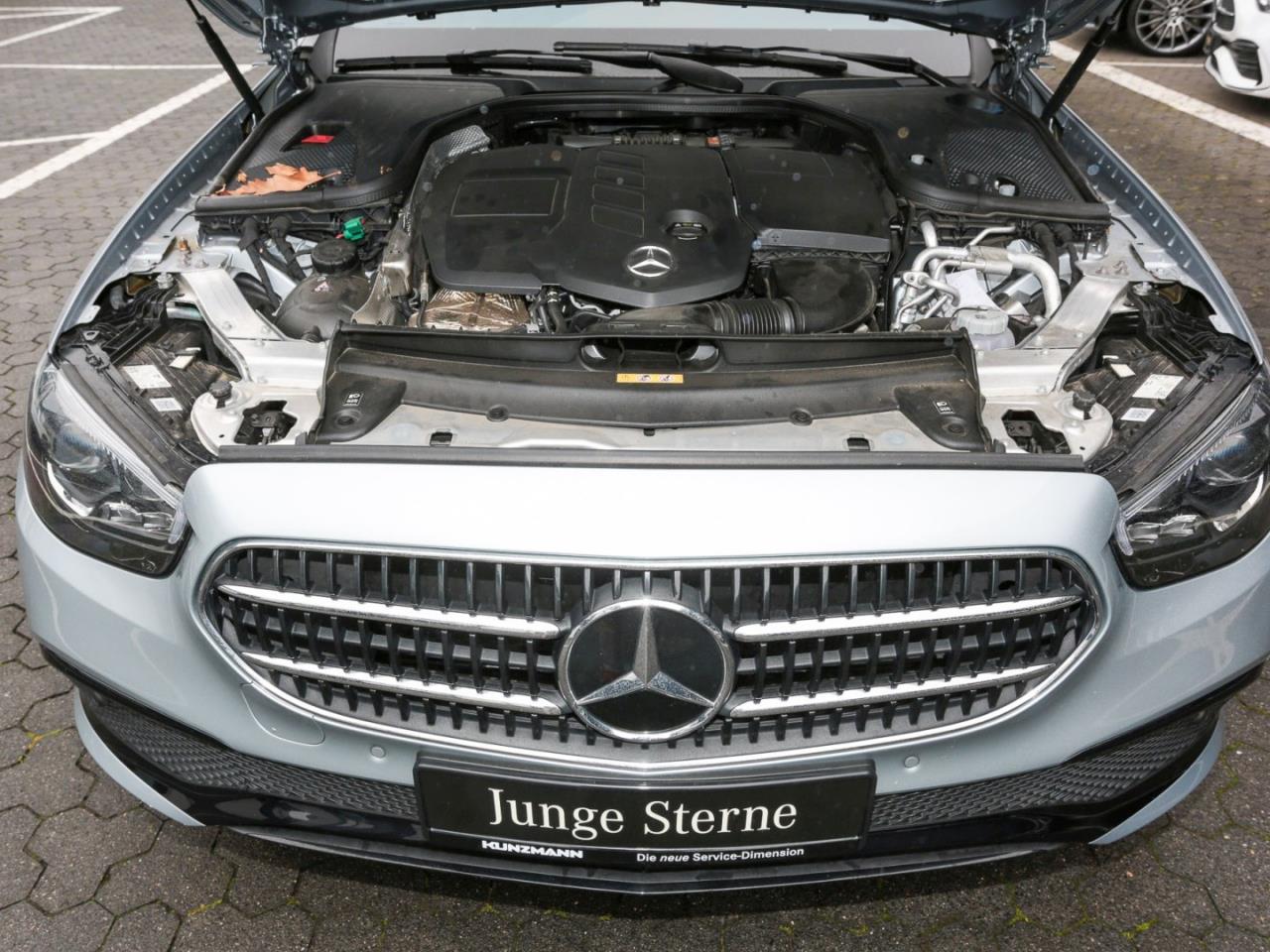 Mercedes-Benz E 300 de 4M T Avantgarde Night AHK Schiebedach