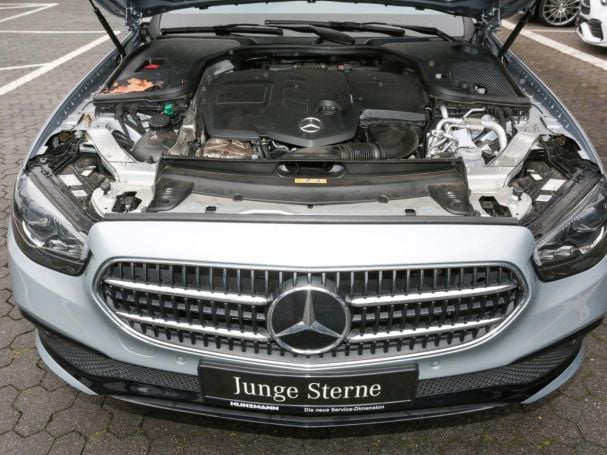 Mercedes-Benz E 300 de 4M T Avantgarde Night AHK Schiebedach Mercedes-Benz E 300 de 4M T Avantgarde Night AHK Schiebedach