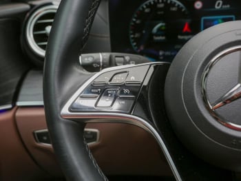 Mercedes-Benz E 300 de 4M T Avantgarde Night AHK Schiebedach Mercedes-Benz E 300 de 4M T Avantgarde Night AHK Schiebedach