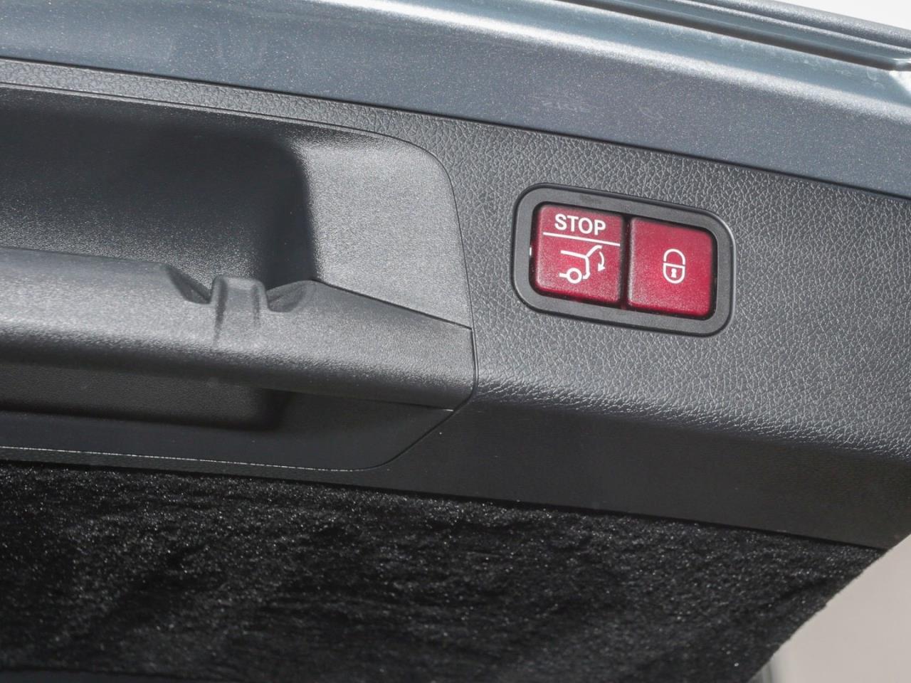 Mercedes-Benz E 300 de 4M T Avantgarde Night AHK Schiebedach Mercedes-Benz E 300 de 4M T Avantgarde Night AHK Schiebedach