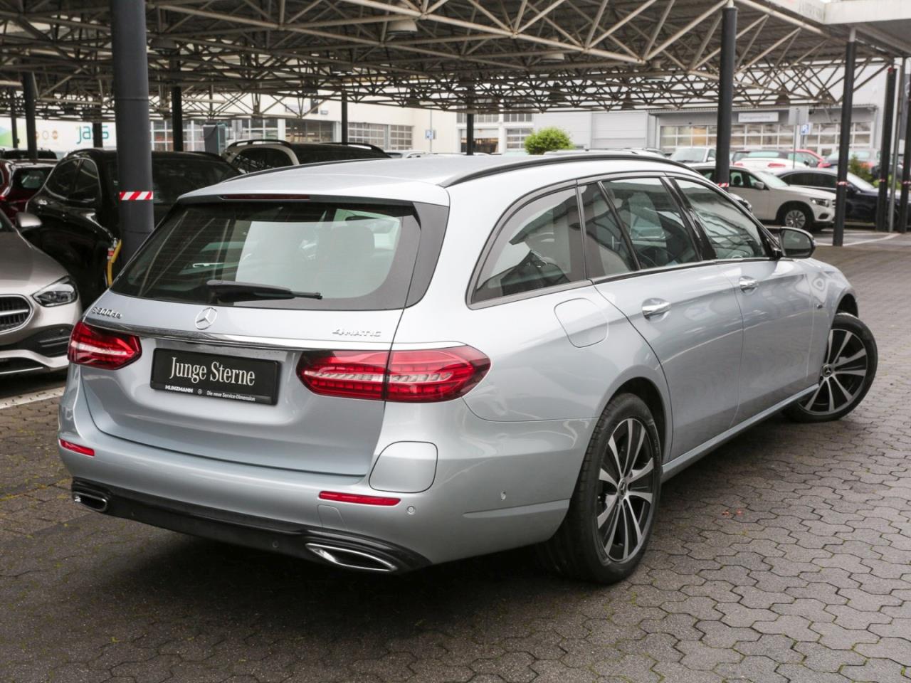 Mercedes-Benz E 300 de 4M T Avantgarde Night AHK Schiebedach Mercedes-Benz E 300 de 4M T Avantgarde Night AHK Schiebedach