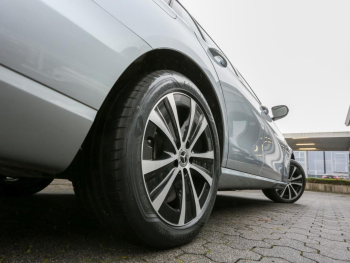 Mercedes-Benz E 300 de 4M T Avantgarde Night AHK Schiebedach