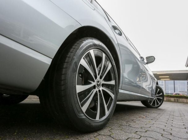 Mercedes-Benz E 300 de 4M T Avantgarde Night AHK Schiebedach Mercedes-Benz E 300 de 4M T Avantgarde Night AHK Schiebedach