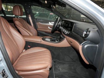 Mercedes-Benz E 300 de 4M T Avantgarde Night AHK Schiebedach Mercedes-Benz E 300 de 4M T Avantgarde Night AHK Schiebedach