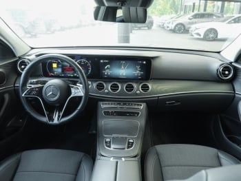 Mercedes-Benz E 300 de 4M T Avantgarde Night Distronic+ AHK