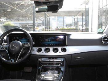 Mercedes-Benz E 300 de 4M T Avantgarde Distronic+ Panorama AHK