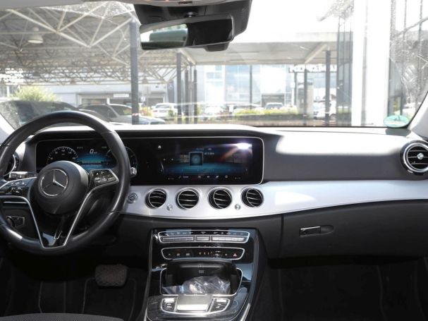 Mercedes-Benz E 300 de 4M T Avantgarde Distronic+ Panorama AHK Mercedes-Benz E 300 de 4M T Avantgarde Distronic+ Panorama AHK