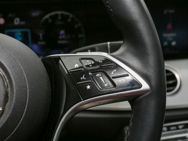 Mercedes-Benz E 300 de 4M T Avantgarde Distronic+ Panorama AHK Mercedes-Benz E 300 de 4M T Avantgarde Distronic+ Panorama AHK