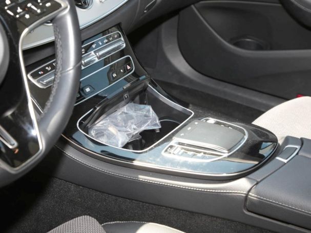 Mercedes-Benz E 300 de 4M T Avantgarde Distronic+ Panorama AHK Mercedes-Benz E 300 de 4M T Avantgarde Distronic+ Panorama AHK
