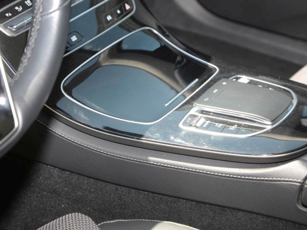 Mercedes-Benz E 300 de 4M T Avantgarde Distronic+ Panorama AHK Mercedes-Benz E 300 de 4M T Avantgarde Distronic+ Panorama AHK