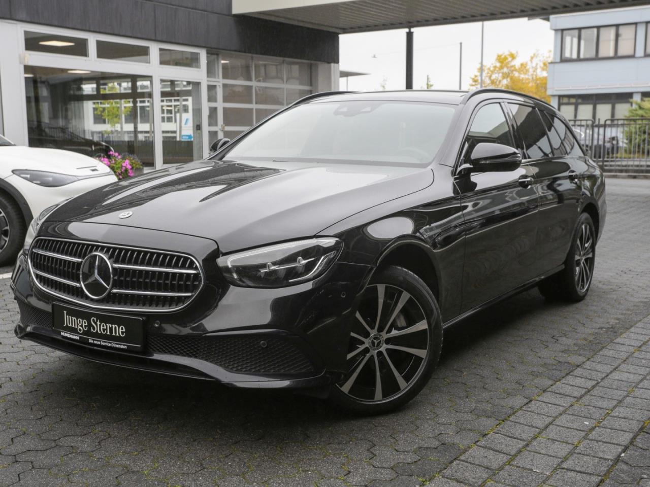Mercedes-Benz E 300 de 4M T Avantgarde Distronic+ Panorama AHK