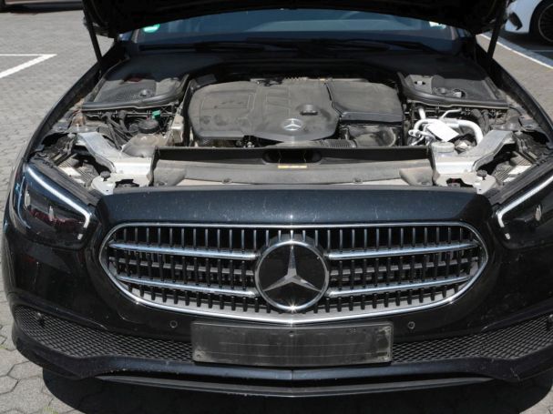 Mercedes-Benz E 300 de 4M T Avantgarde Distronic+ Panorama AHK Mercedes-Benz E 300 de 4M T Avantgarde Distronic+ Panorama AHK
