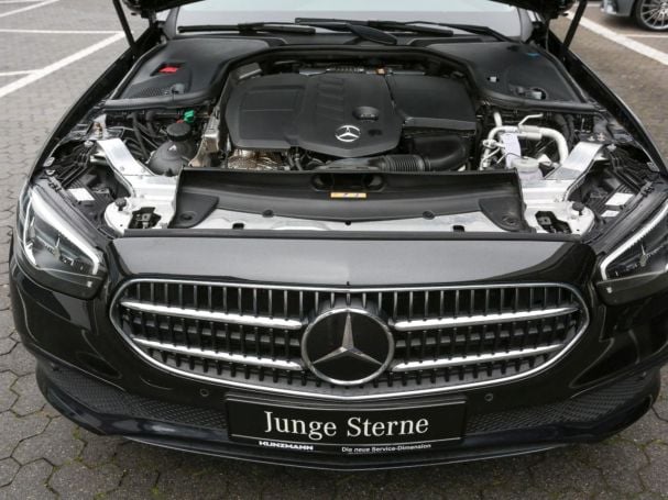 Mercedes-Benz E 300 de 4M T Avantgarde Distronic+ Panorama AHK Mercedes-Benz E 300 de 4M T Avantgarde Distronic+ Panorama AHK