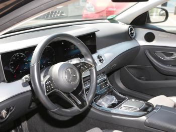 Mercedes-Benz E 300 de 4M T Avantgarde Distronic+ Panorama AHK