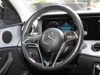 Mercedes-Benz E 300 de 4M T Avantgarde Distronic+ Panorama AHK