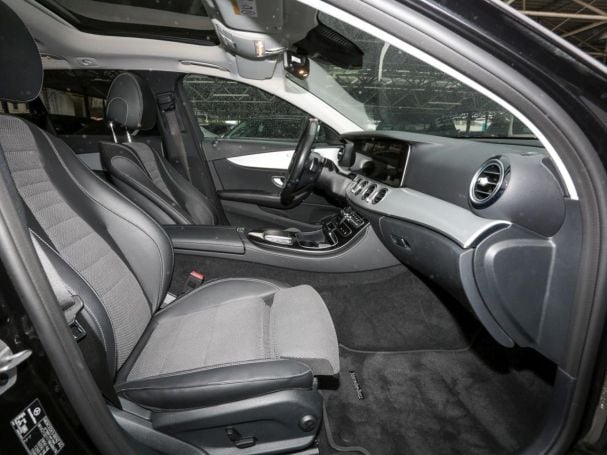 Mercedes-Benz E 300 de 4M T Avantgarde Distronic+ Panorama AHK Mercedes-Benz E 300 de 4M T Avantgarde Distronic+ Panorama AHK