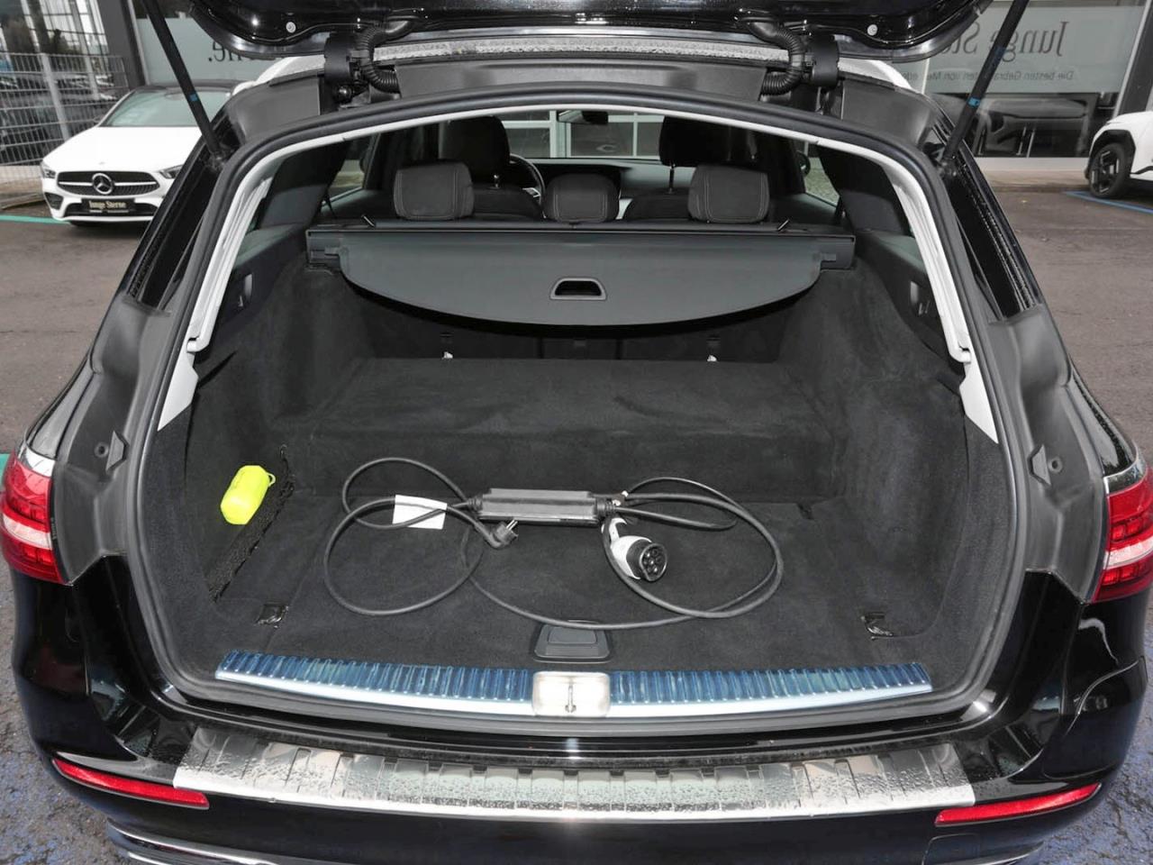 Mercedes-Benz E 300 de 4M T Avantgarde MBUX Navi Kamera Easy-P Mercedes-Benz E 300 de 4M T Avantgarde MBUX Navi Kamera Easy-P