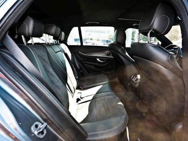 Mercedes-Benz E 300 de 4M T AMG MBUX Distronic Schiebedach SHZ