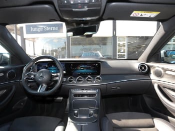 Mercedes-Benz E 300 de 4M T AMG MBUX Distronic Schiebedach SHZ Mercedes-Benz E 300 de 4M T AMG MBUX Distronic Schiebedach SHZ