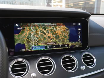 Mercedes-Benz E 300 de 4M T AMG MBUX Distronic Schiebedach SHZ Mercedes-Benz E 300 de 4M T AMG MBUX Distronic Schiebedach SHZ