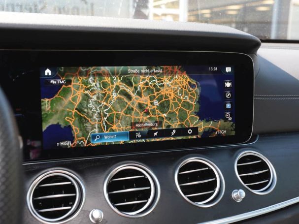 Mercedes-Benz E 300 de 4M T AMG MBUX Distronic Schiebedach SHZ