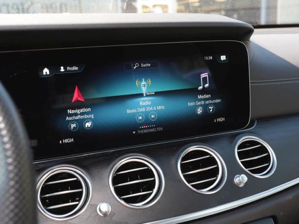 Mercedes-Benz E 300 de 4M T AMG MBUX Distronic Schiebedach SHZ