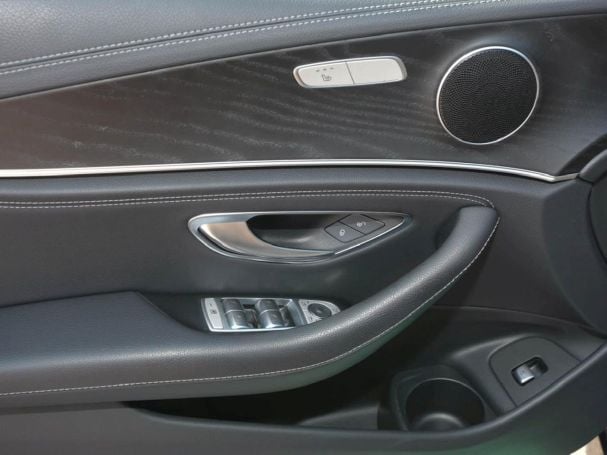 Mercedes-Benz E 300 de 4M T AMG MBUX Distronic Schiebedach SHZ Mercedes-Benz E 300 de 4M T AMG MBUX Distronic Schiebedach SHZ