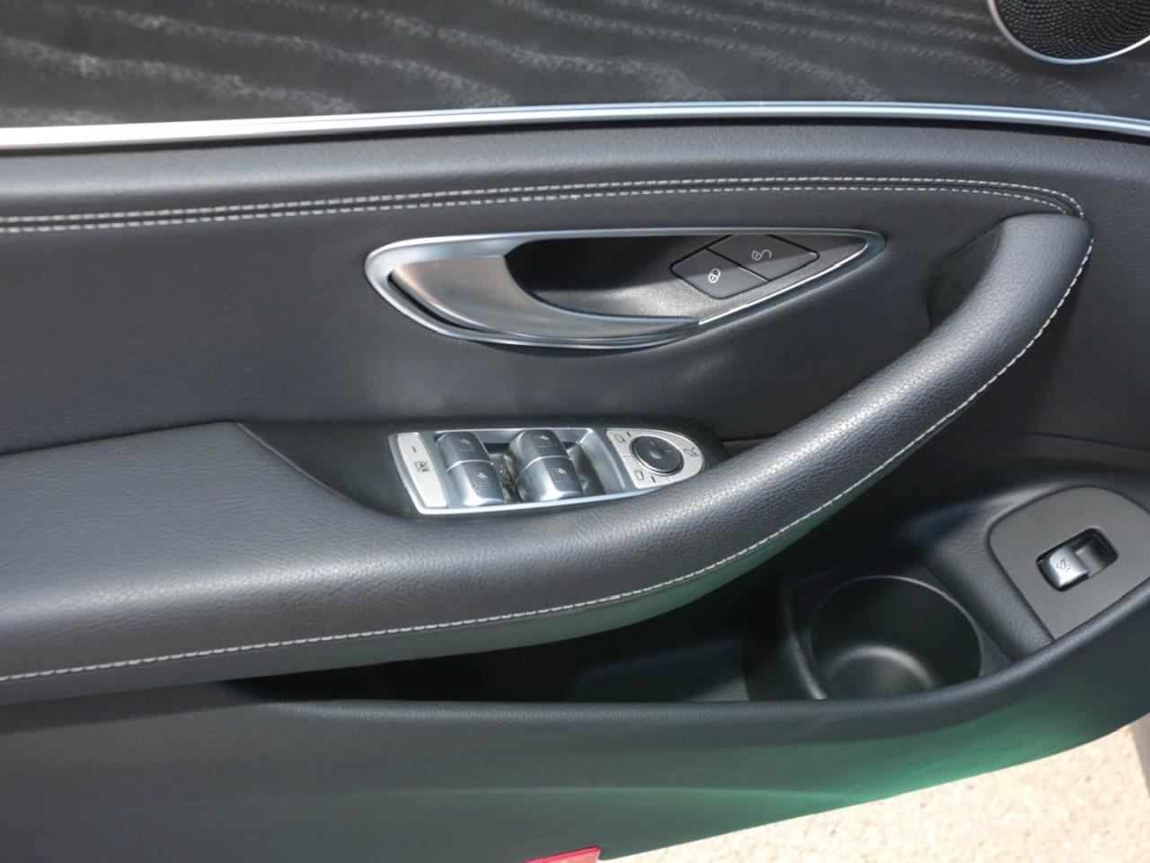 Mercedes-Benz E 300 de 4M T AMG MBUX Distronic Schiebedach SHZ