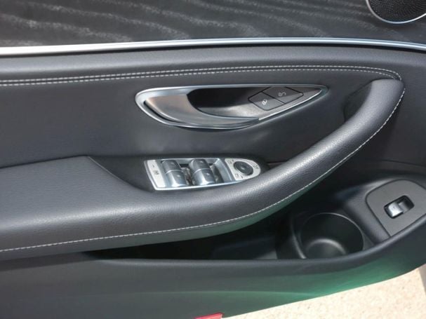 Mercedes-Benz E 300 de 4M T AMG MBUX Distronic Schiebedach SHZ