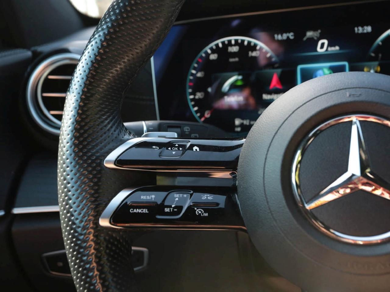 Mercedes-Benz E 300 de 4M T AMG MBUX Distronic Schiebedach SHZ