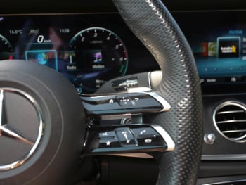 Mercedes-Benz E 300 de 4M T AMG MBUX Distronic Schiebedach SHZ Mercedes-Benz E 300 de 4M T AMG MBUX Distronic Schiebedach SHZ