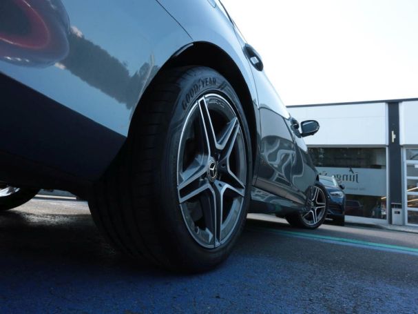 Mercedes-Benz E 300 de 4M T AMG MBUX Distronic Schiebedach SHZ